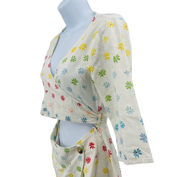 Urban Outfitters Molly Skort Floral Romper US Size 6 White Red V-neck Wrap Style - Picture 7 of 11